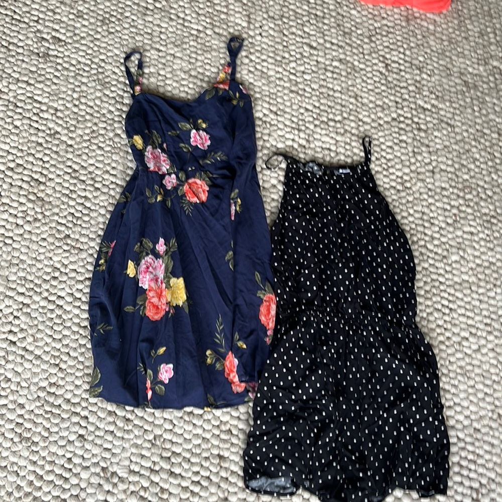 Set: 1 black romper with white polka dots. 1 short dress navy, rainbow flowers